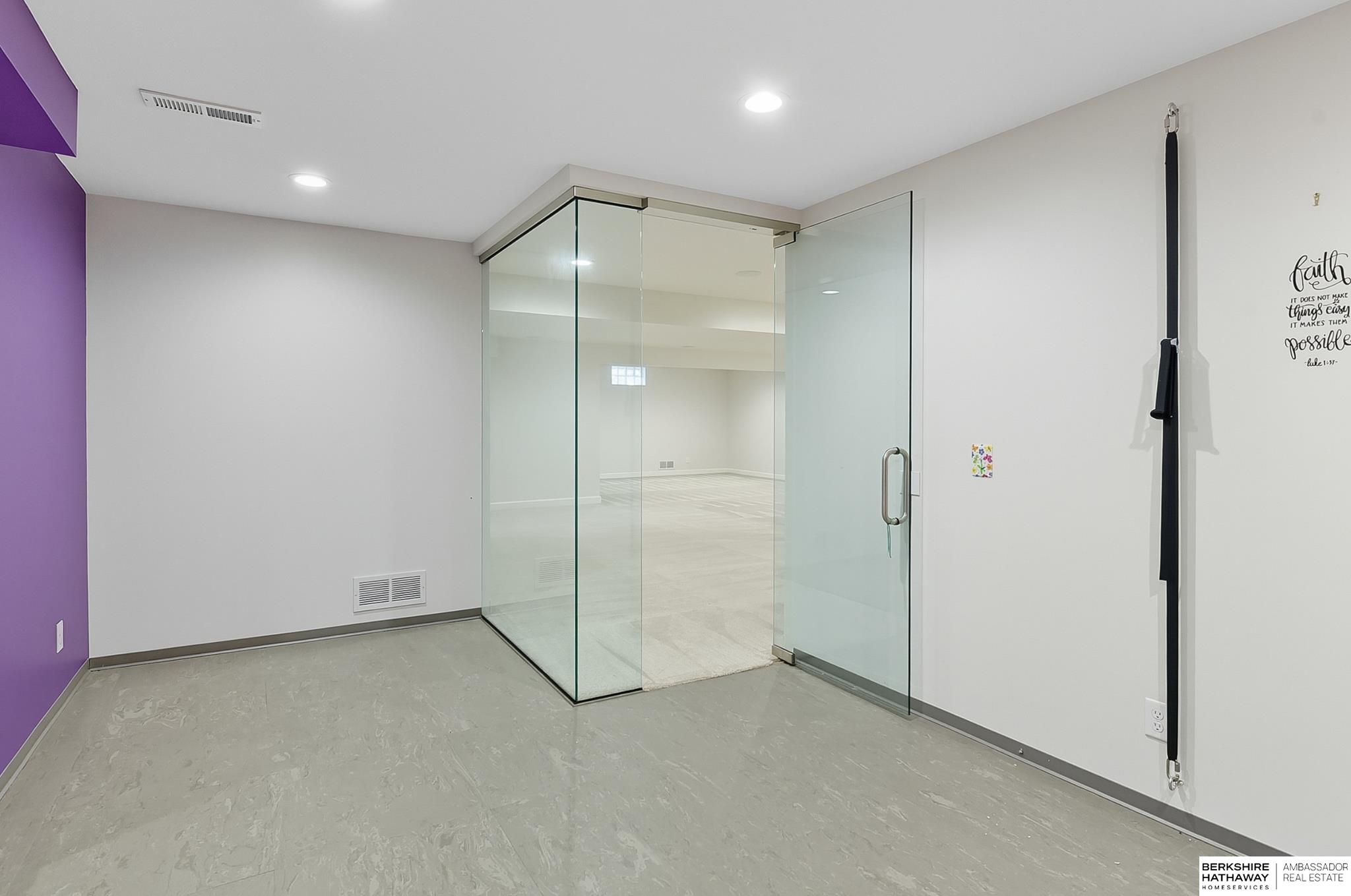 Omaha, Nebraska 68154, United States, 4 Bedrooms Bedrooms, ,2 BathroomsBathrooms,Residential,Pending,213045