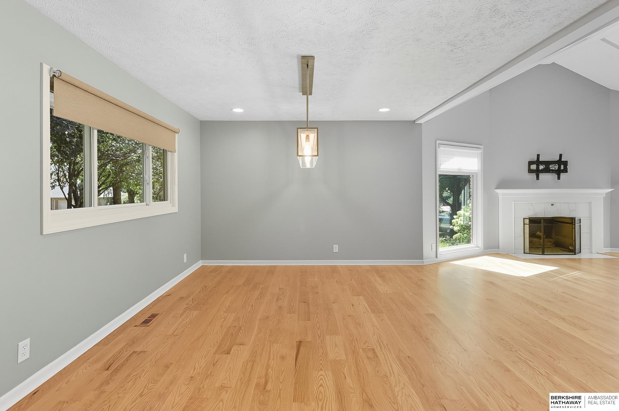 Omaha, Nebraska 68154, United States, 4 Bedrooms Bedrooms, ,2 BathroomsBathrooms,Residential,Pending,213045