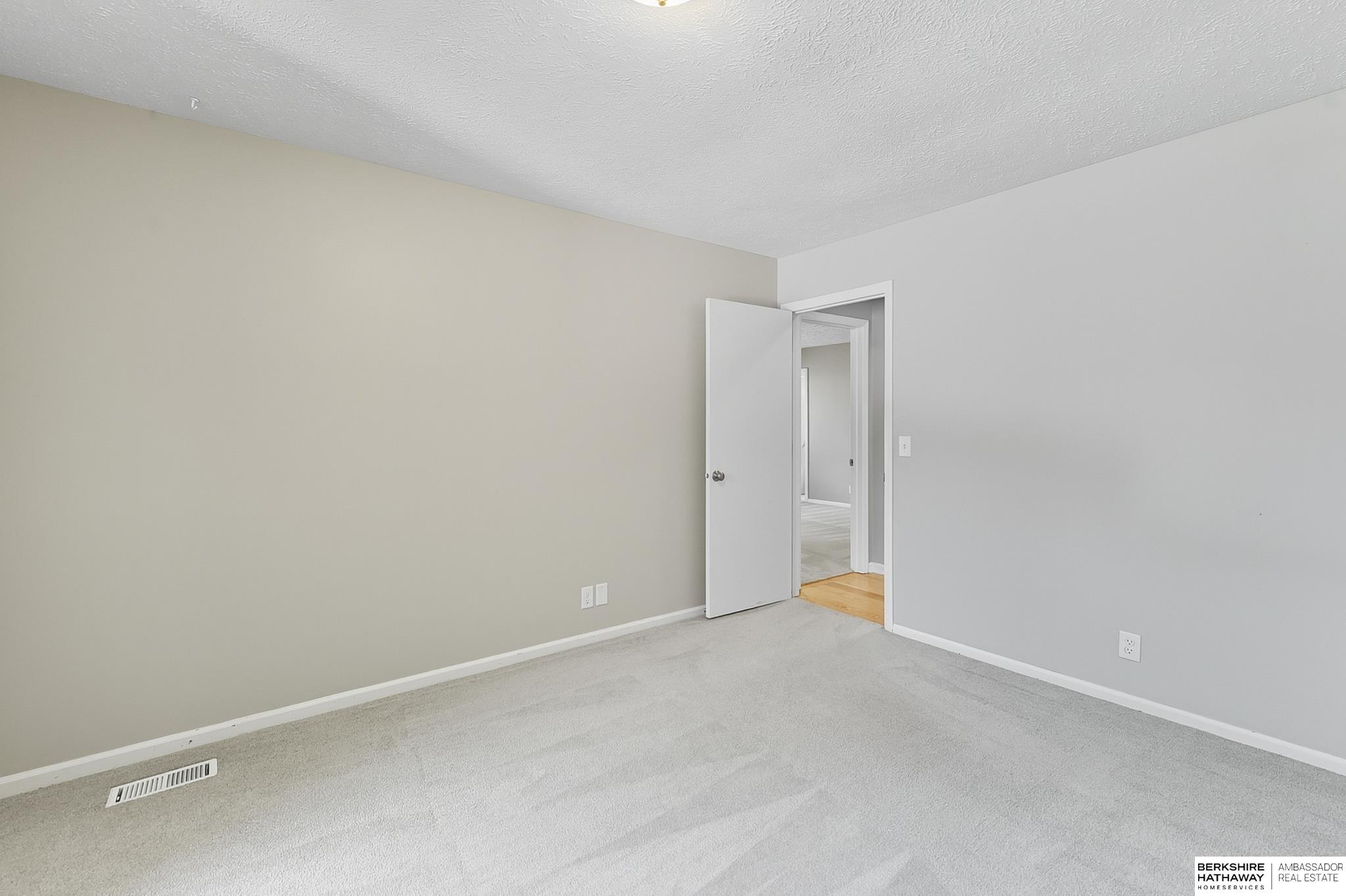 Omaha, Nebraska 68154, United States, 4 Bedrooms Bedrooms, ,2 BathroomsBathrooms,Residential,Pending,213045