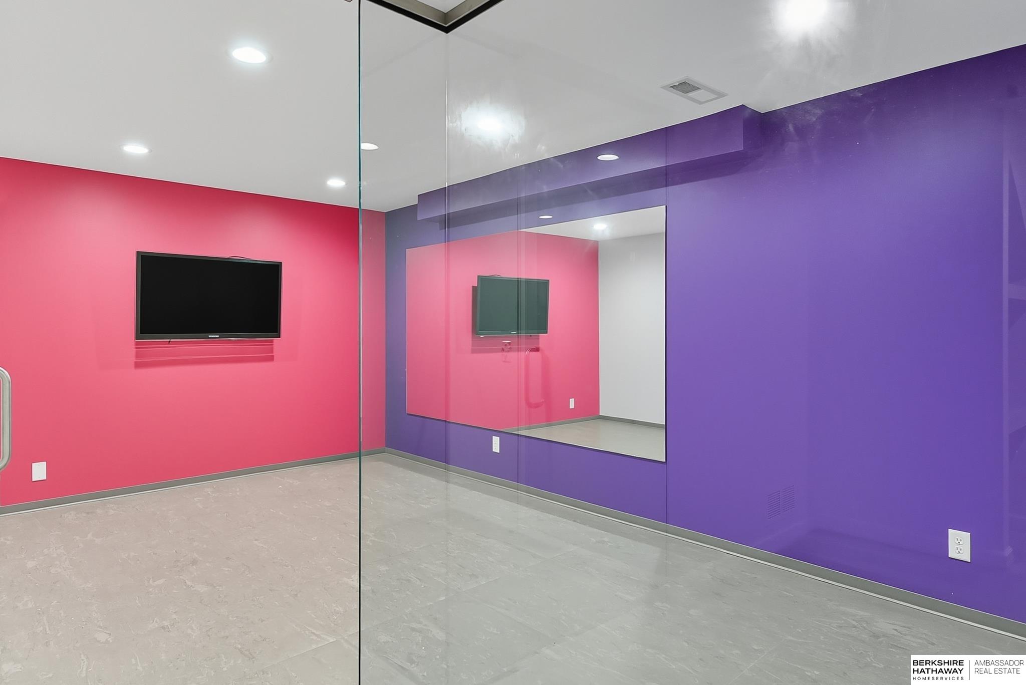 Omaha, Nebraska 68154, United States, 4 Bedrooms Bedrooms, ,2 BathroomsBathrooms,Residential,Pending,213045