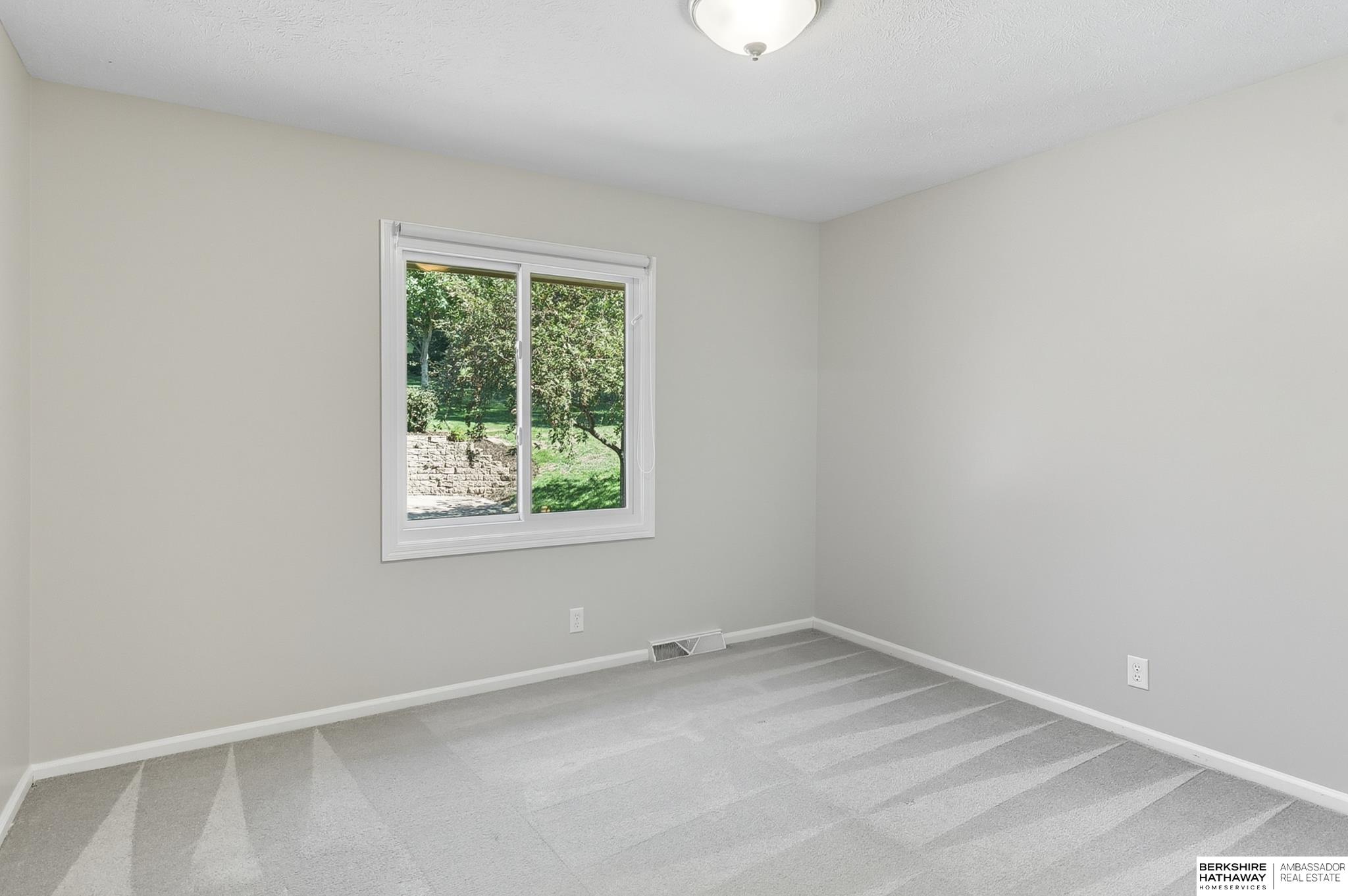 Omaha, Nebraska 68154, United States, 4 Bedrooms Bedrooms, ,2 BathroomsBathrooms,Residential,Pending,213045