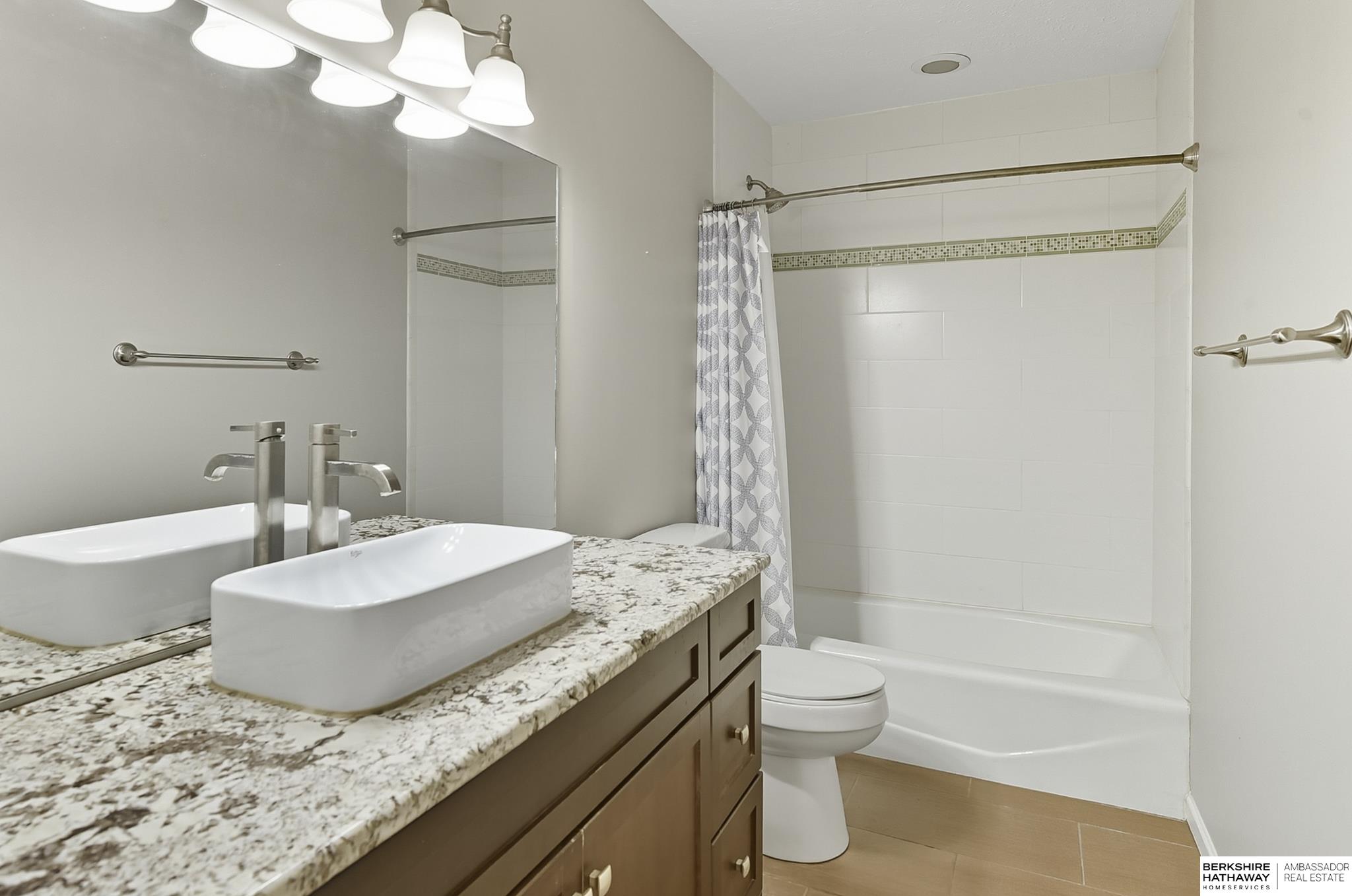 Omaha, Nebraska 68154, United States, 4 Bedrooms Bedrooms, ,2 BathroomsBathrooms,Residential,Pending,213045