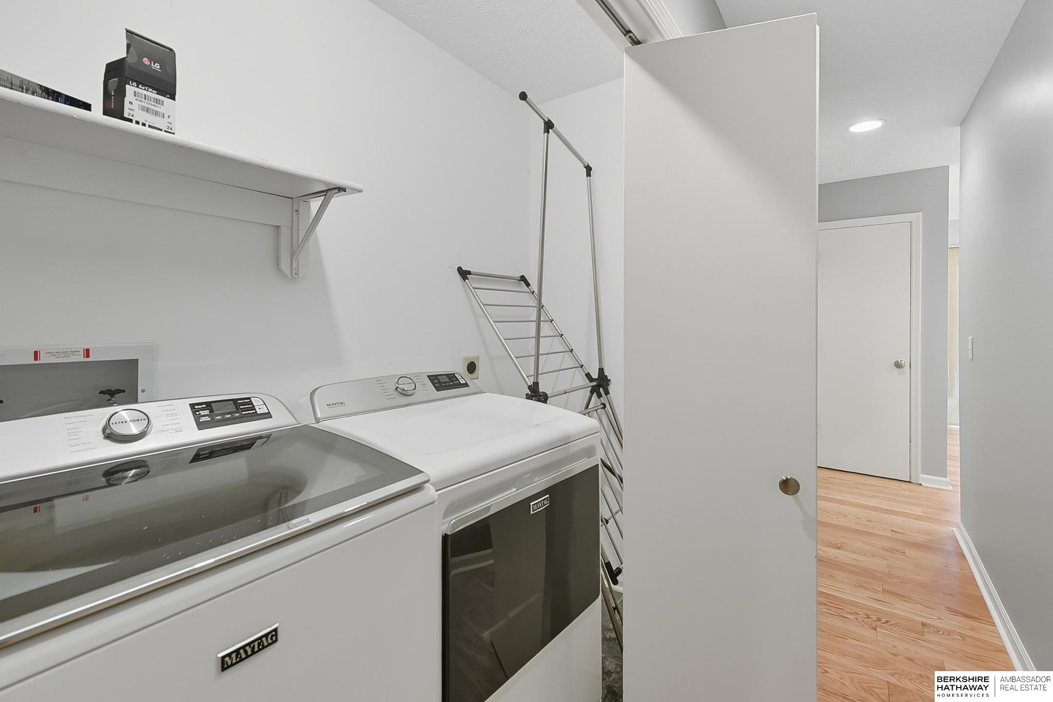 Omaha, Nebraska 68154, United States, 4 Bedrooms Bedrooms, ,2 BathroomsBathrooms,Residential,Pending,213045