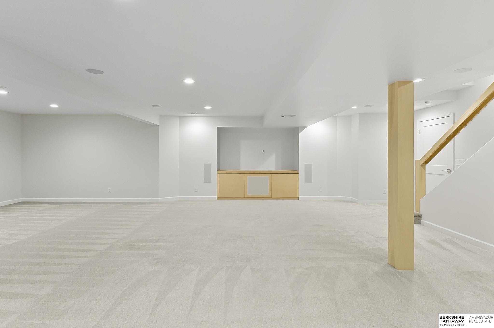 Omaha, Nebraska 68154, United States, 4 Bedrooms Bedrooms, ,2 BathroomsBathrooms,Residential,Pending,213045