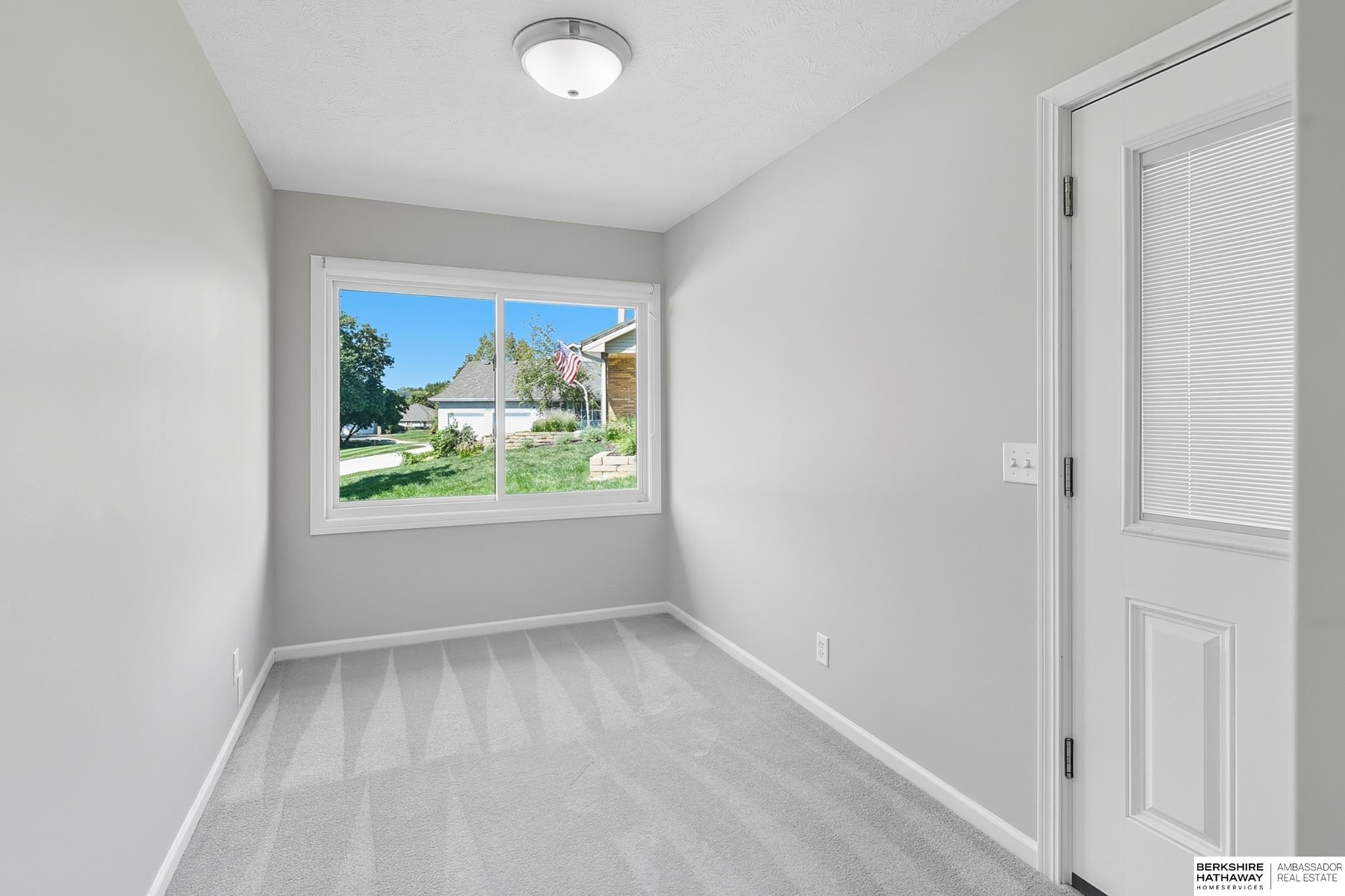 Omaha, Nebraska 68154, United States, 4 Bedrooms Bedrooms, ,2 BathroomsBathrooms,Residential,Pending,213045