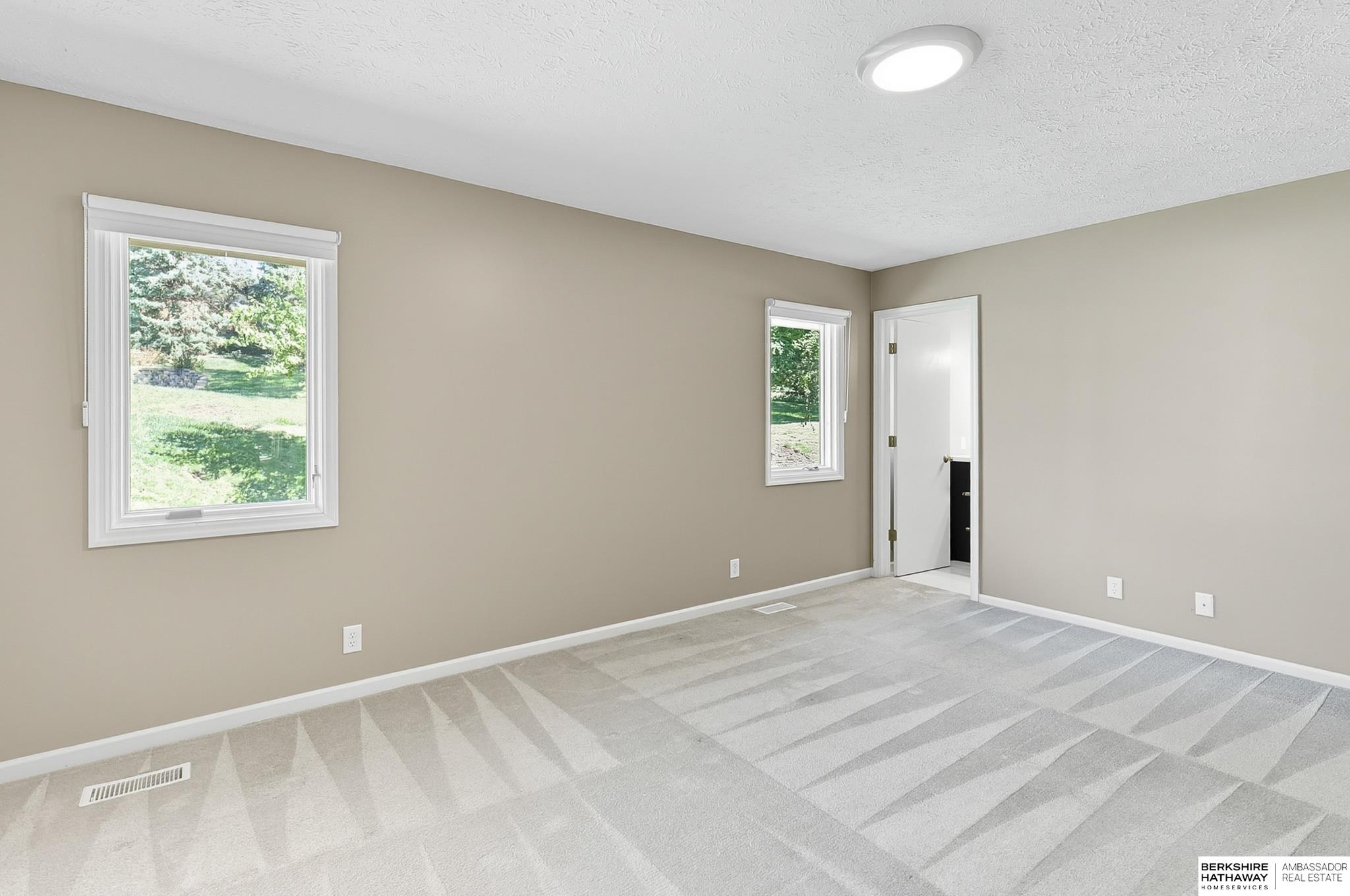 Omaha, Nebraska 68154, United States, 4 Bedrooms Bedrooms, ,2 BathroomsBathrooms,Residential,Pending,213045