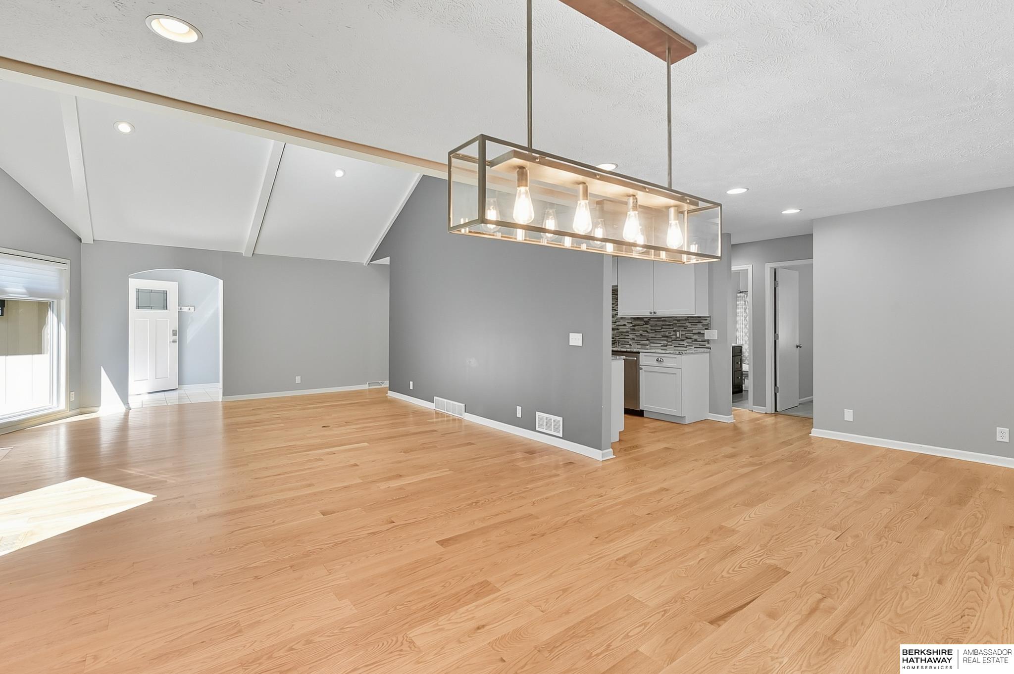 Omaha, Nebraska 68154, United States, 4 Bedrooms Bedrooms, ,2 BathroomsBathrooms,Residential,Pending,213045