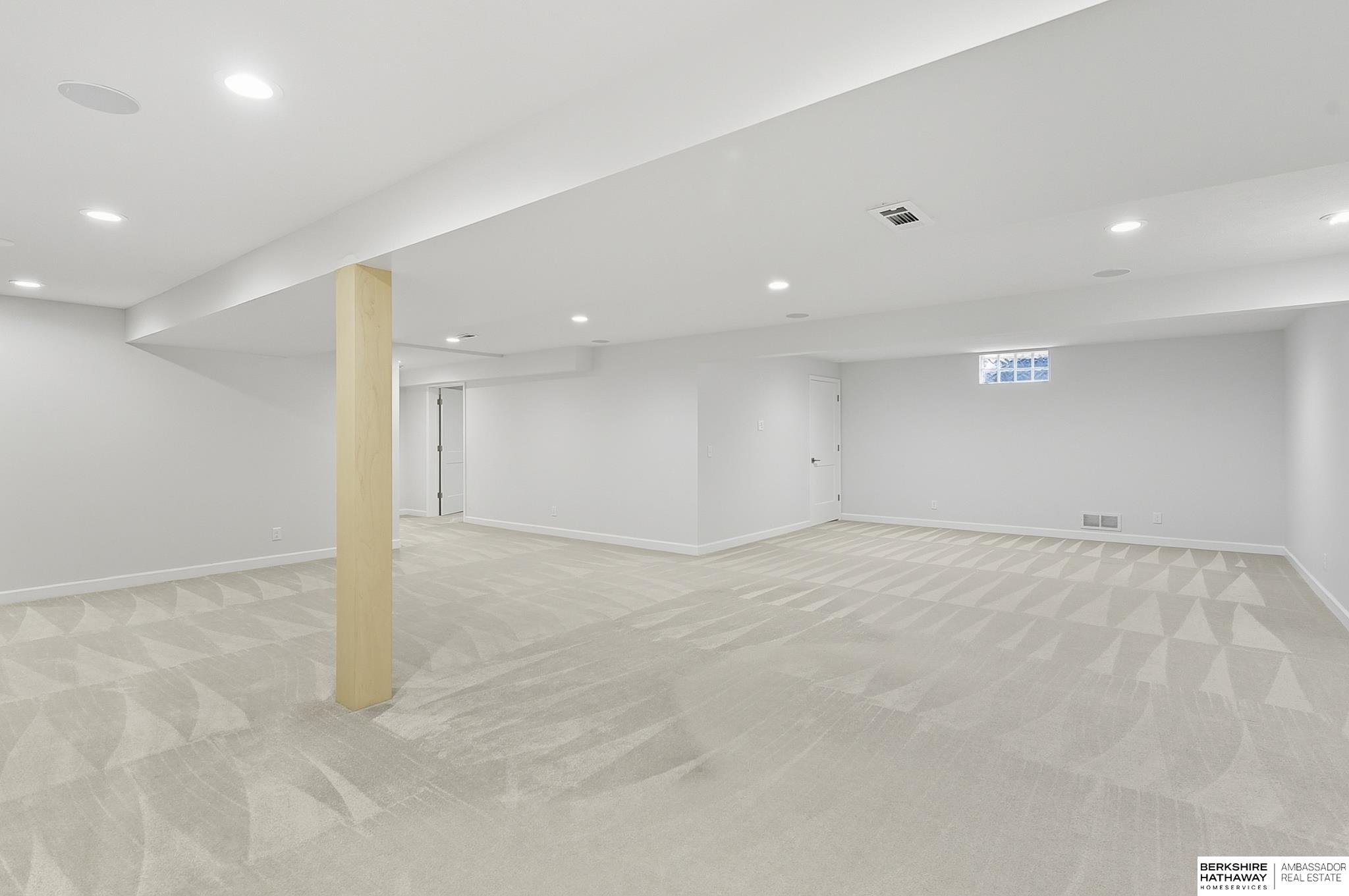 Omaha, Nebraska 68154, United States, 4 Bedrooms Bedrooms, ,2 BathroomsBathrooms,Residential,Pending,213045