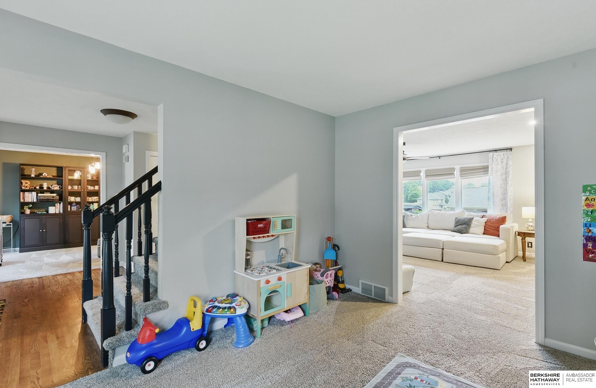 Omaha, Nebraska 68130, United States, 4 Bedrooms Bedrooms, ,3 BathroomsBathrooms,Residential,Active,135167