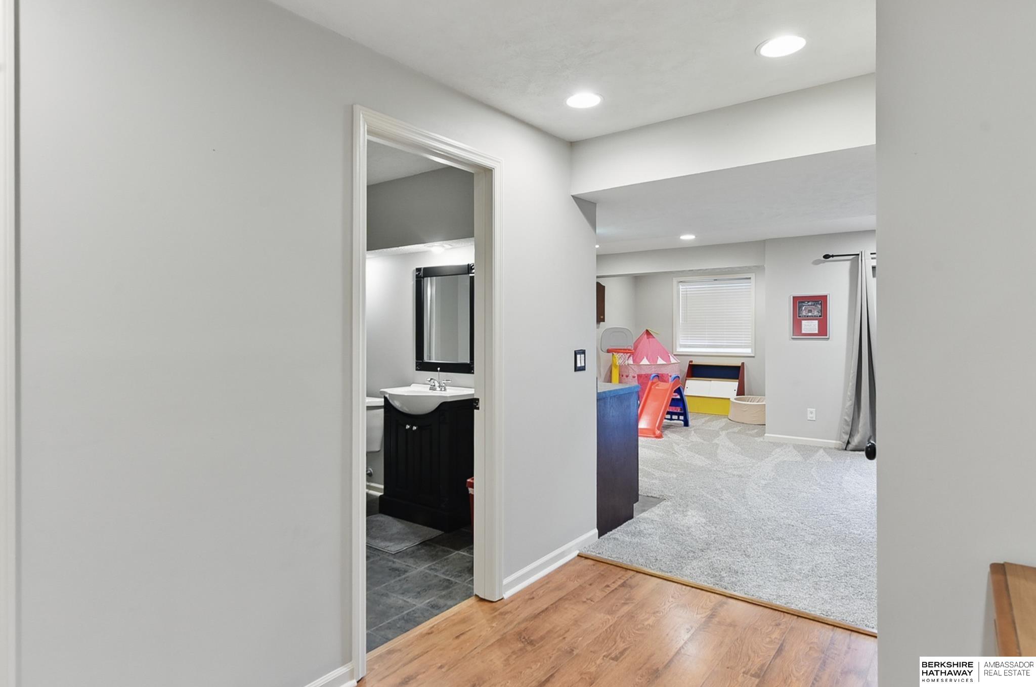 Omaha, Nebraska 68130, United States, 4 Bedrooms Bedrooms, ,3 BathroomsBathrooms,Residential,Active,135167