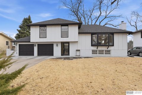 Photo of 2513 Cornelia Street, Bellevue, NE 68147 (MLS # 22605814)