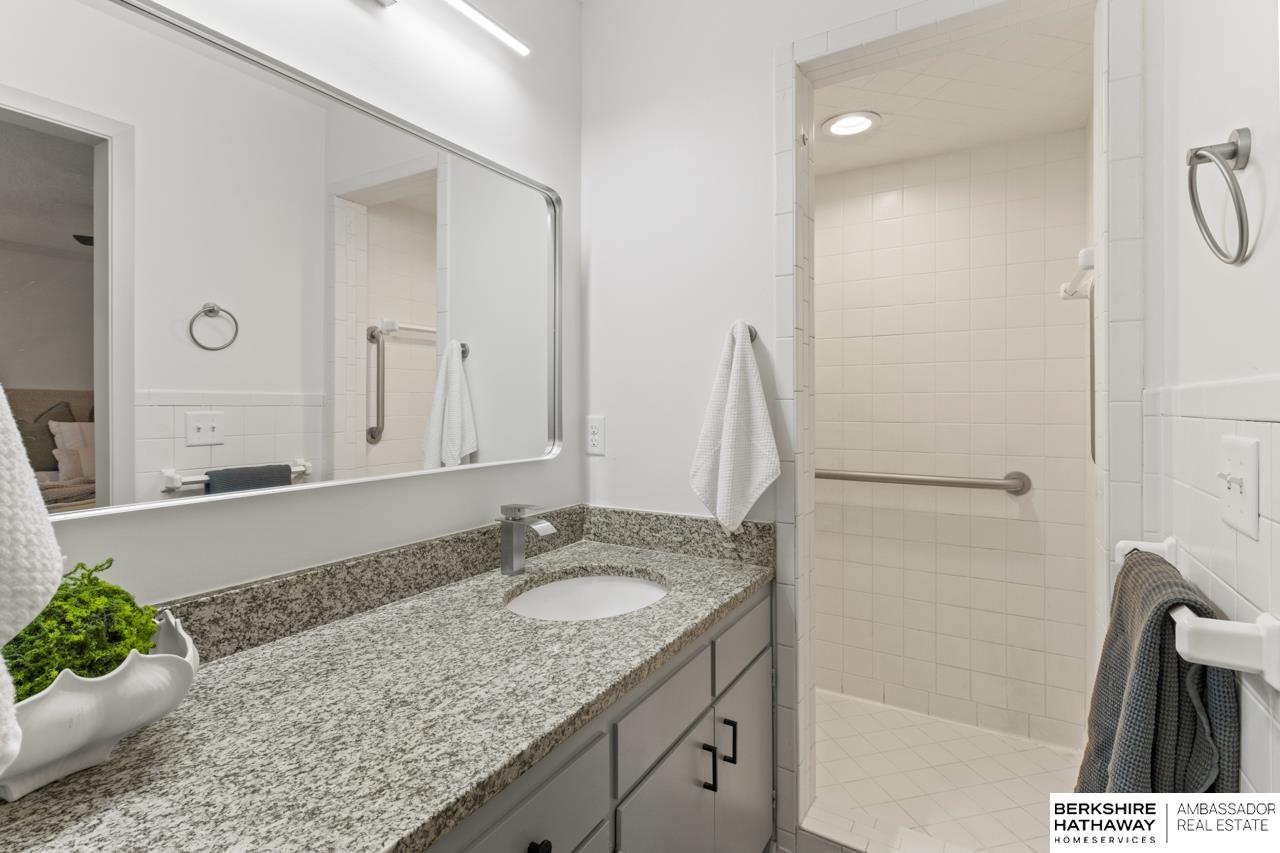 Omaha, Nebraska 68124, United States, 4 Bedrooms Bedrooms, ,2 BathroomsBathrooms,Residential,Active,249404