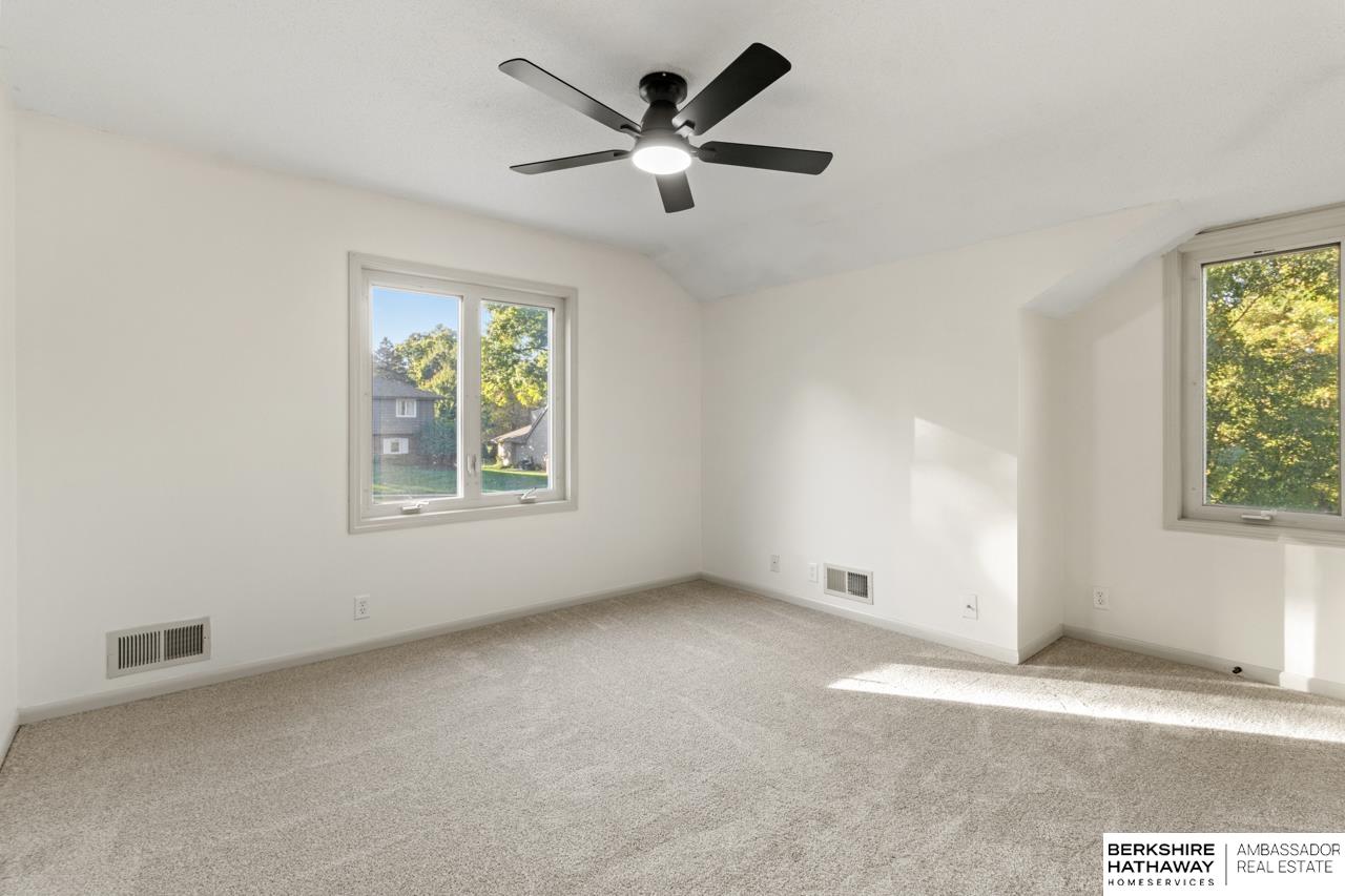 Omaha, Nebraska 68124, United States, 4 Bedrooms Bedrooms, ,2 BathroomsBathrooms,Residential,Active,249404