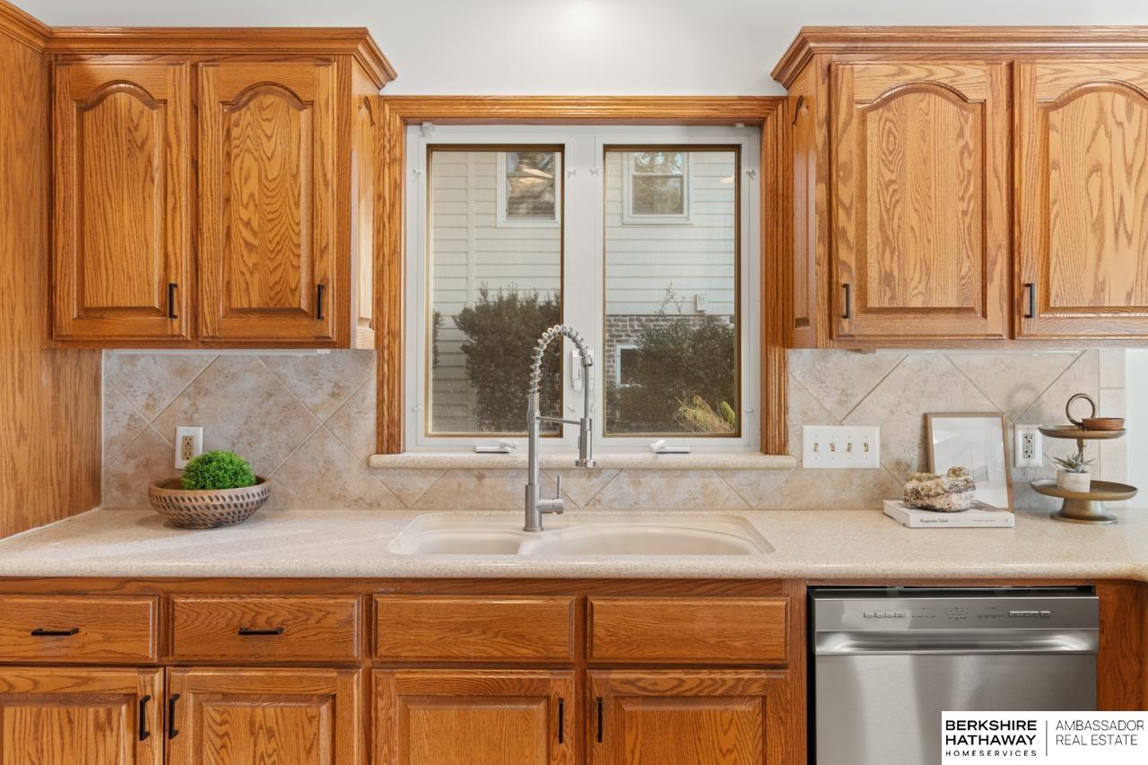 Omaha, Nebraska 68124, United States, 4 Bedrooms Bedrooms, ,2 BathroomsBathrooms,Residential,Active,249404