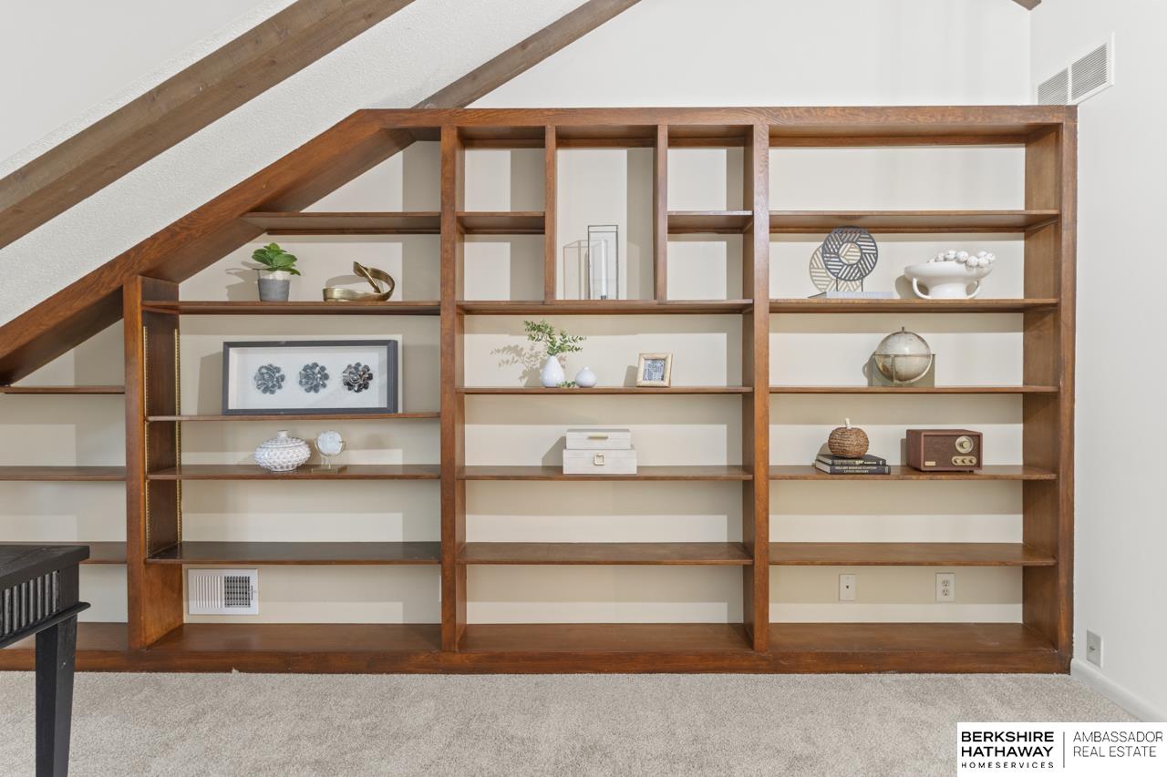 Omaha, Nebraska 68124, United States, 4 Bedrooms Bedrooms, ,2 BathroomsBathrooms,Residential,Active,249404