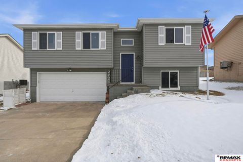 Photo of 2724 NW Columbine Drive, Lincoln, NE 68524 (MLS # 22604955)