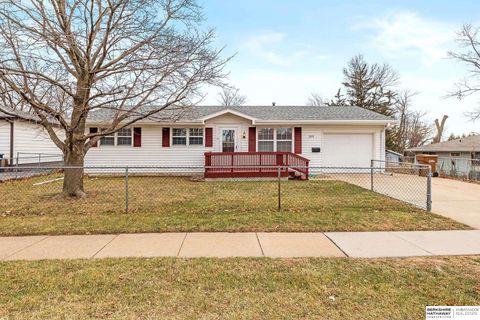 Photo of 3215 Gertrude Street, Bellevue, NE 68147 (MLS # 22535521)