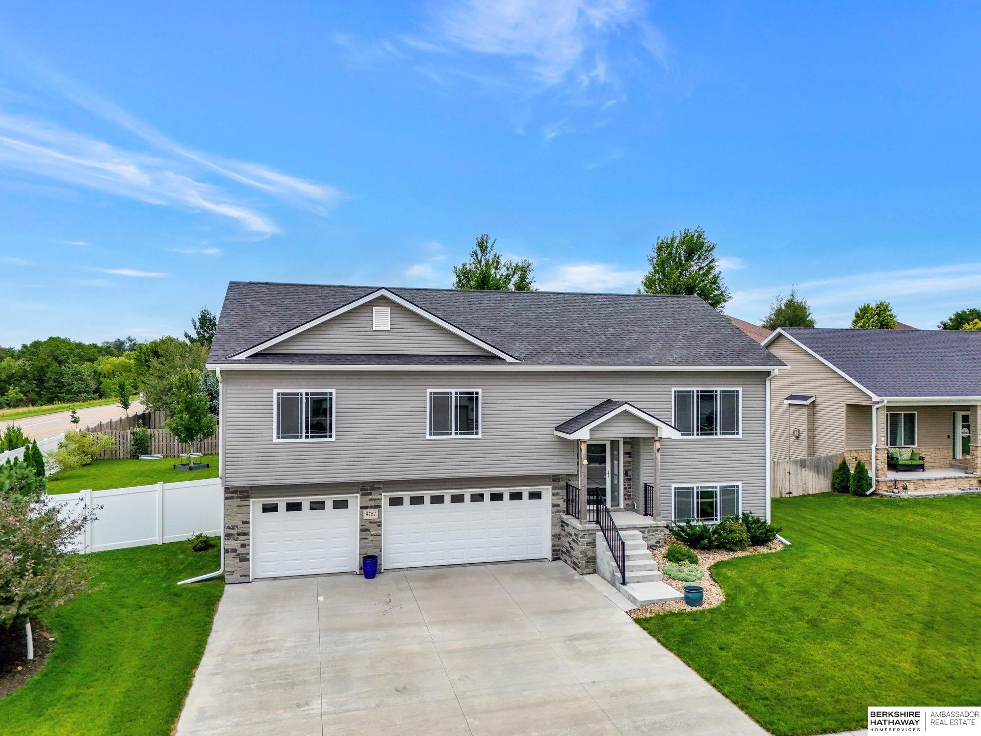 Lincoln, Nebraska 68526, United States, 4 Bedrooms Bedrooms, ,3 BathroomsBathrooms,Residential,Active,224611