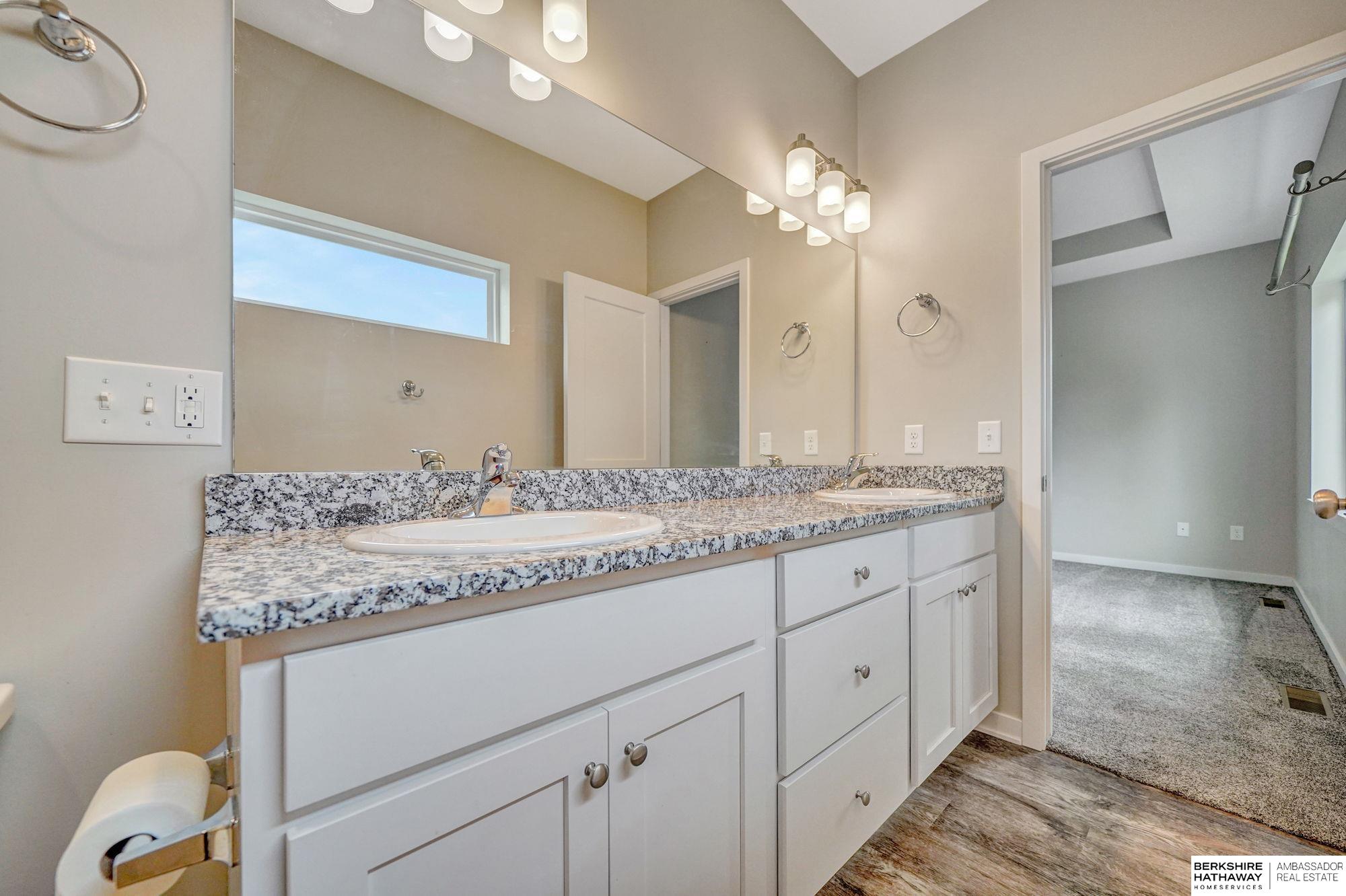 Lincoln, Nebraska 68526, United States, 4 Bedrooms Bedrooms, ,3 BathroomsBathrooms,Residential,Active,224611