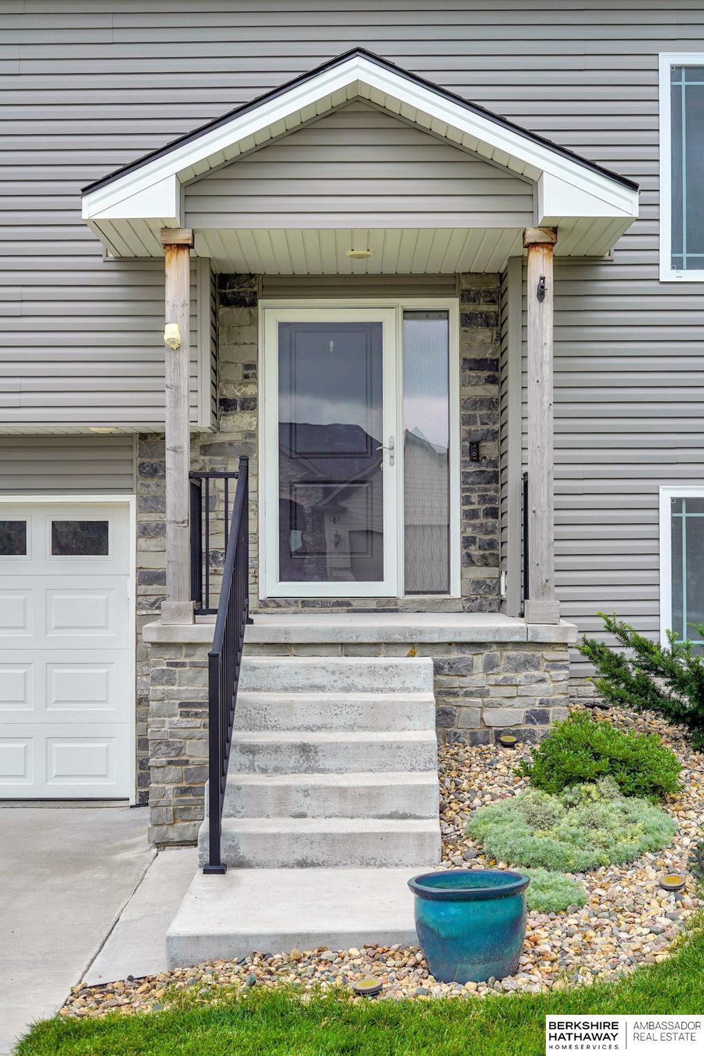 Lincoln, Nebraska 68526, United States, 4 Bedrooms Bedrooms, ,3 BathroomsBathrooms,Residential,Active,224611