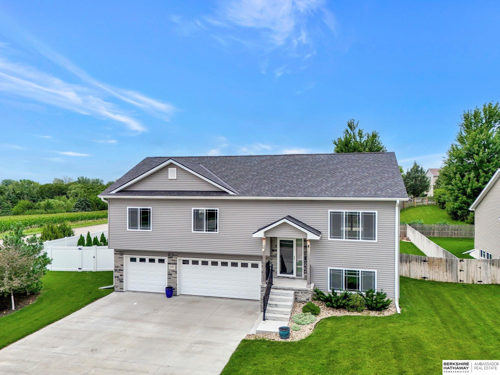 Lincoln, Nebraska 68526, United States, 4 Bedrooms Bedrooms, ,3 BathroomsBathrooms,Residential,Active,224611