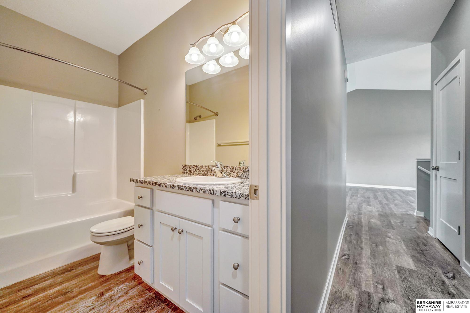 Lincoln, Nebraska 68526, United States, 4 Bedrooms Bedrooms, ,3 BathroomsBathrooms,Residential,Active,224611