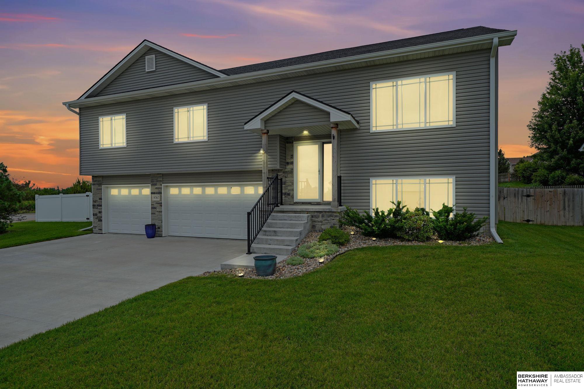 Lincoln, Nebraska 68526, United States, 4 Bedrooms Bedrooms, ,3 BathroomsBathrooms,Residential,Active,224611