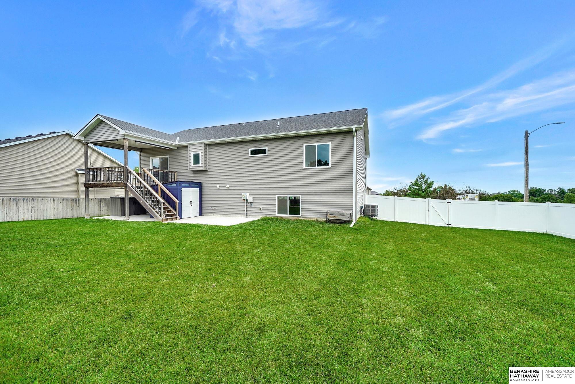 Lincoln, Nebraska 68526, United States, 4 Bedrooms Bedrooms, ,3 BathroomsBathrooms,Residential,Active,224611