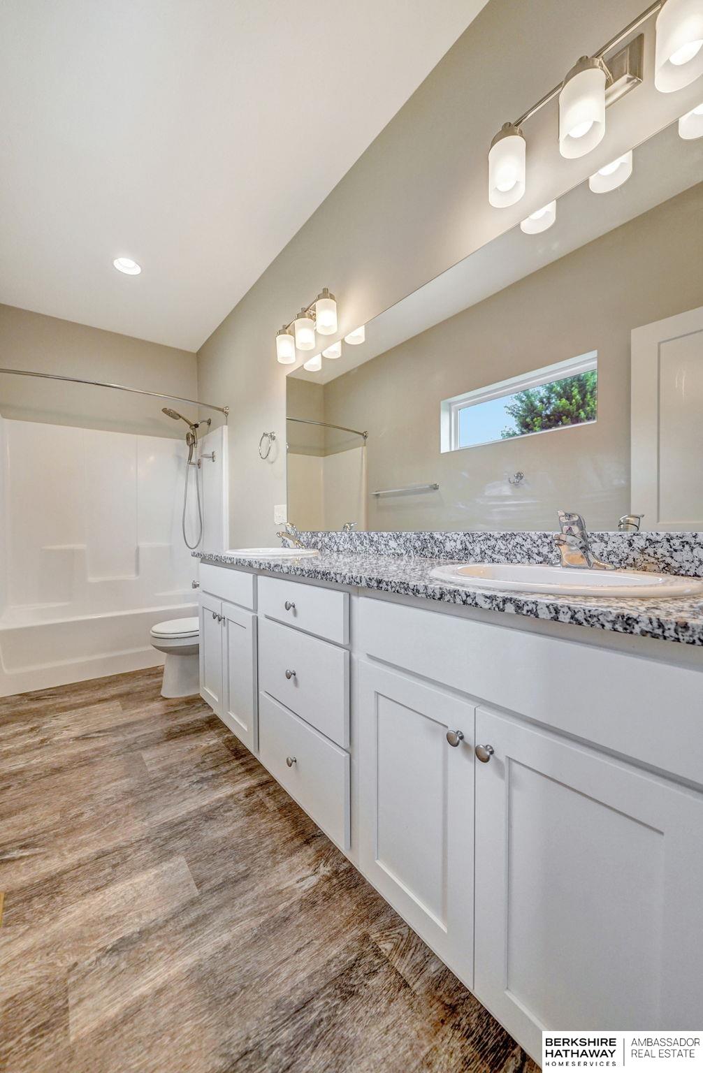 Lincoln, Nebraska 68526, United States, 4 Bedrooms Bedrooms, ,3 BathroomsBathrooms,Residential,Active,224611