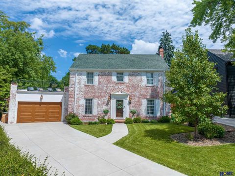 Photo of 2904 Georgian Court, Lincoln, NE 68502 (MLS # 22533011)