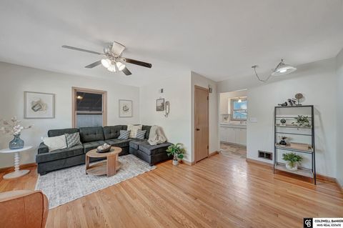 Photo of 5125 GREENWOOD Street, Lincoln, NE 68504 (MLS # 22528670)