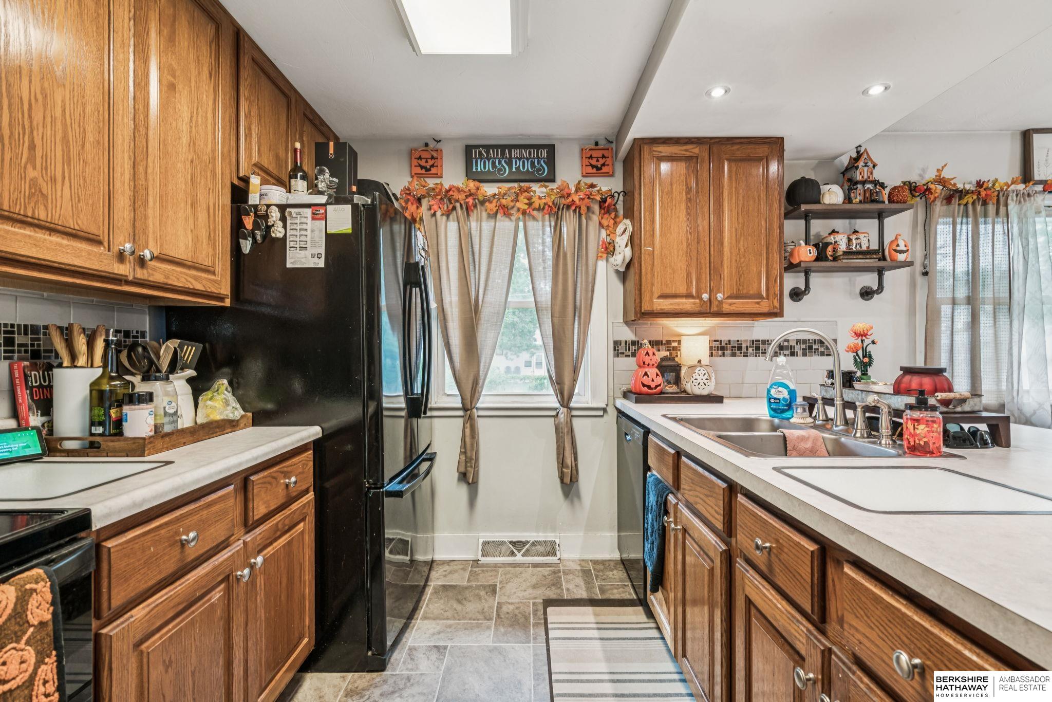 Lincoln, Nebraska 68506, United States, 3 Bedrooms Bedrooms, ,1 BathroomBathrooms,Residential,Active,216414