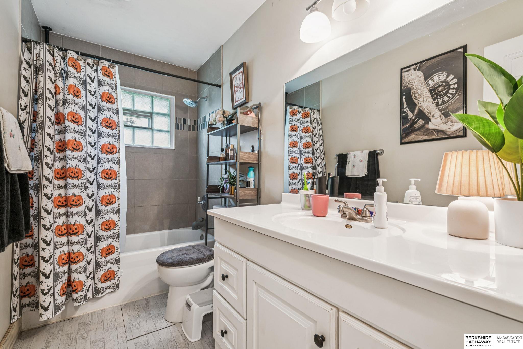 Lincoln, Nebraska 68506, United States, 3 Bedrooms Bedrooms, ,1 BathroomBathrooms,Residential,Active,216414