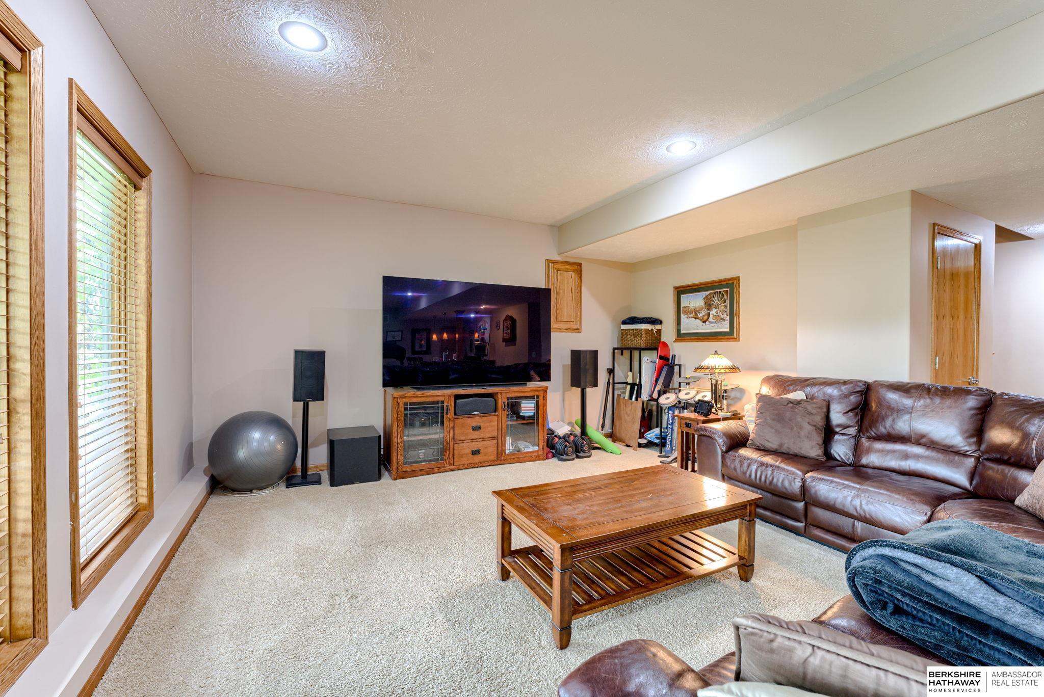 Bellevue, Nebraska 68133, United States, 4 Bedrooms Bedrooms, ,3 BathroomsBathrooms,Residential,Active,236627