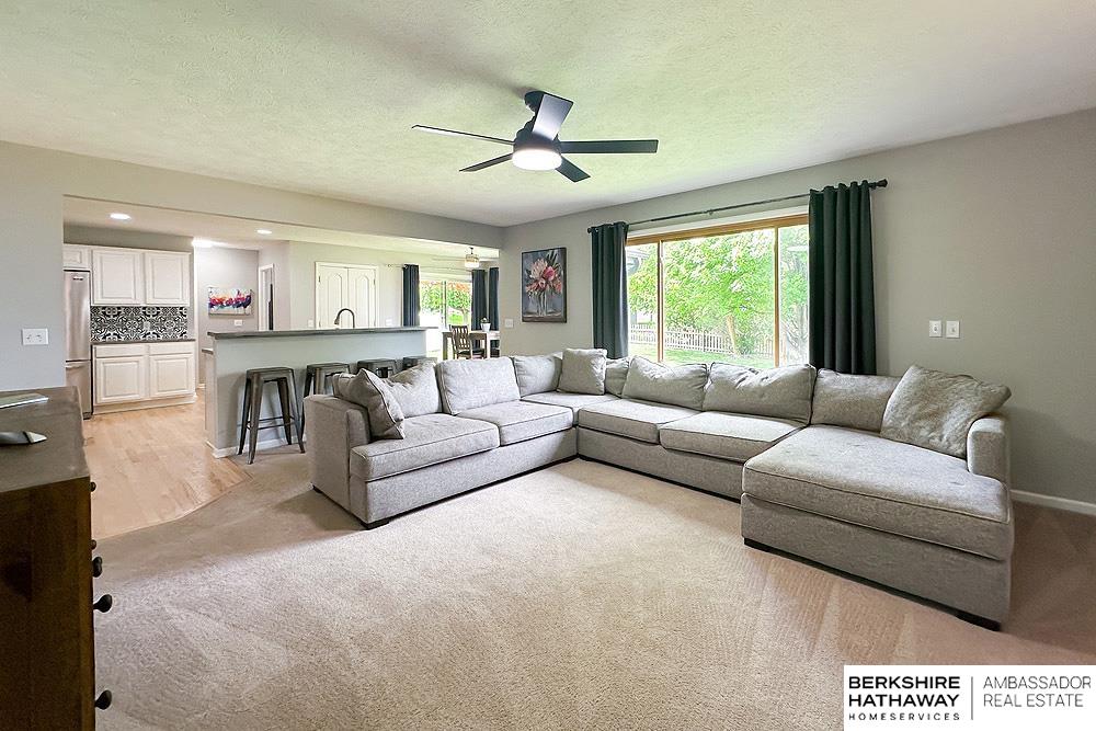 Omaha, Nebraska 68135, United States, 5 Bedrooms Bedrooms, ,2 BathroomsBathrooms,Residential,Pending,141382