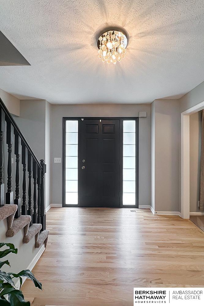 Omaha, Nebraska 68135, United States, 5 Bedrooms Bedrooms, ,2 BathroomsBathrooms,Residential,Pending,141382