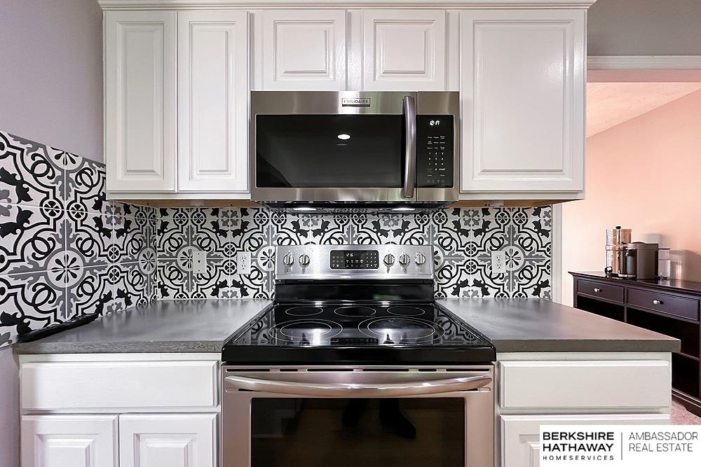 Omaha, Nebraska 68135, United States, 5 Bedrooms Bedrooms, ,2 BathroomsBathrooms,Residential,Pending,141382