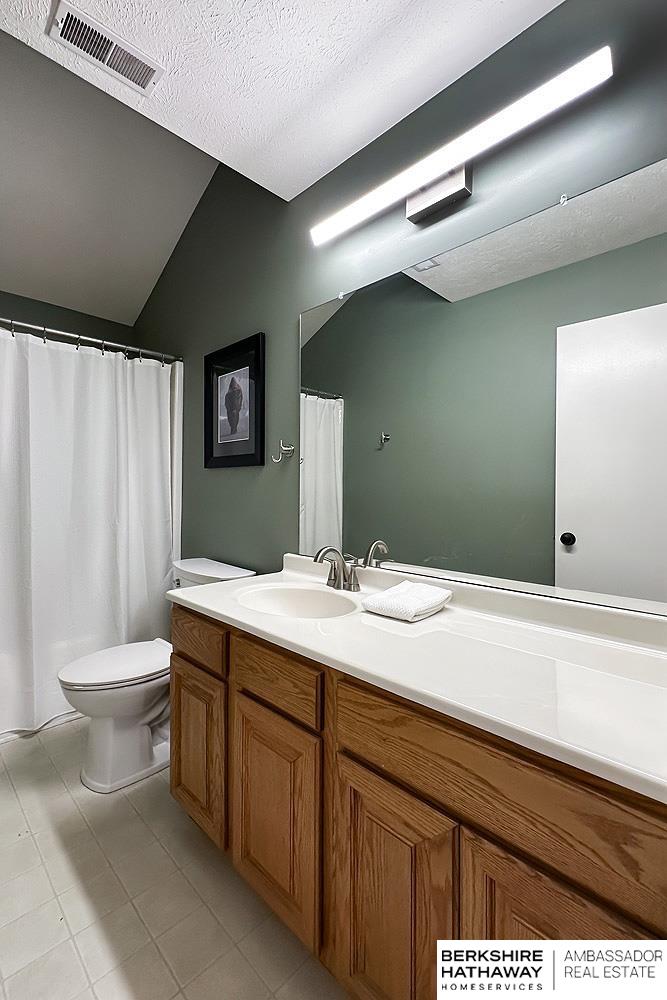 Omaha, Nebraska 68135, United States, 5 Bedrooms Bedrooms, ,2 BathroomsBathrooms,Residential,Pending,141382