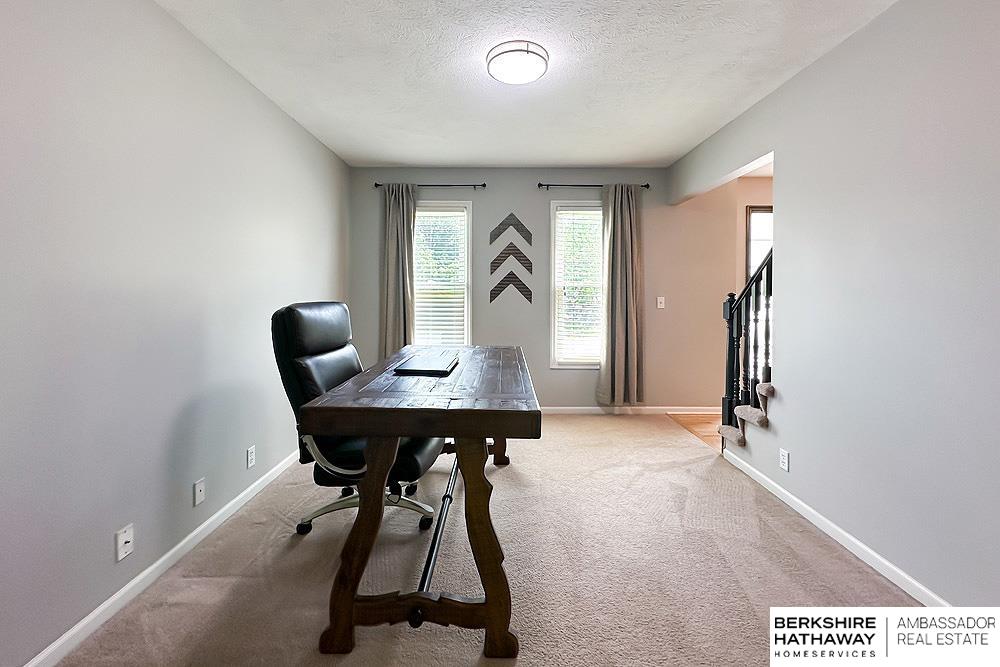 Omaha, Nebraska 68135, United States, 5 Bedrooms Bedrooms, ,2 BathroomsBathrooms,Residential,Pending,141382