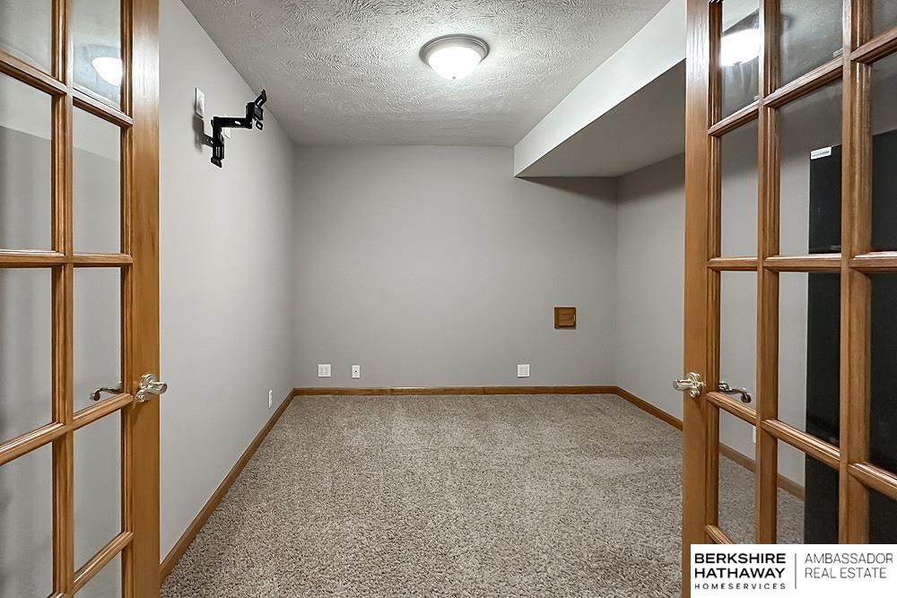 Omaha, Nebraska 68135, United States, 5 Bedrooms Bedrooms, ,2 BathroomsBathrooms,Residential,Pending,141382