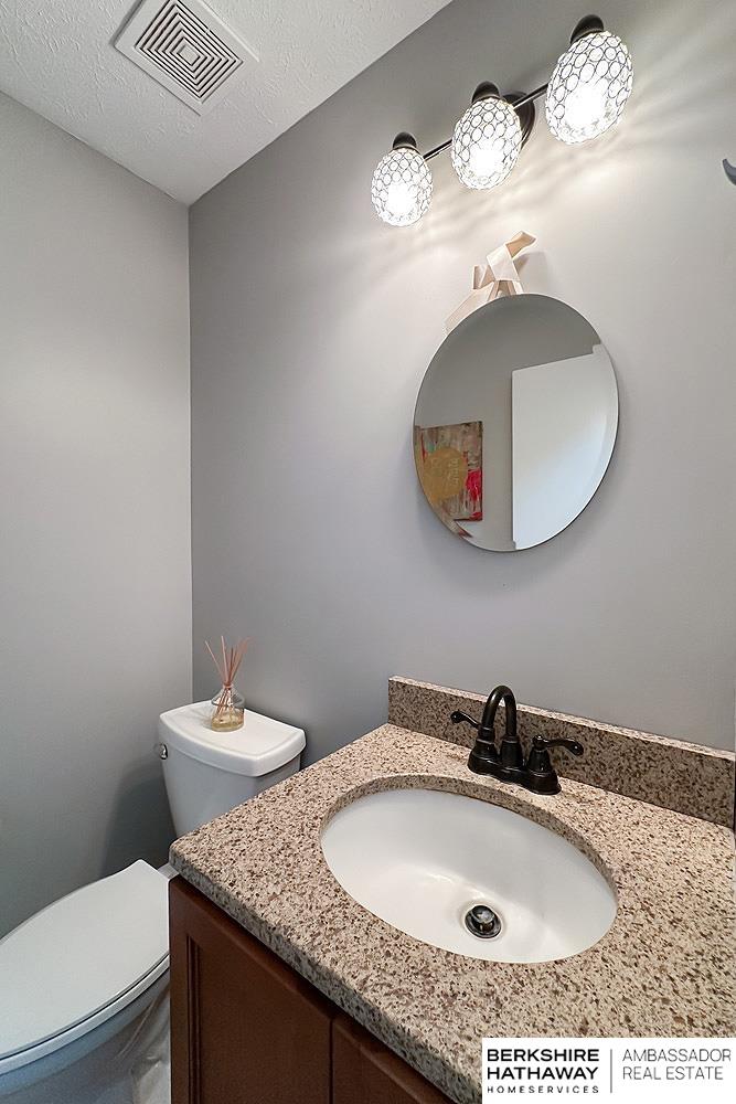 Omaha, Nebraska 68135, United States, 5 Bedrooms Bedrooms, ,2 BathroomsBathrooms,Residential,Pending,141382