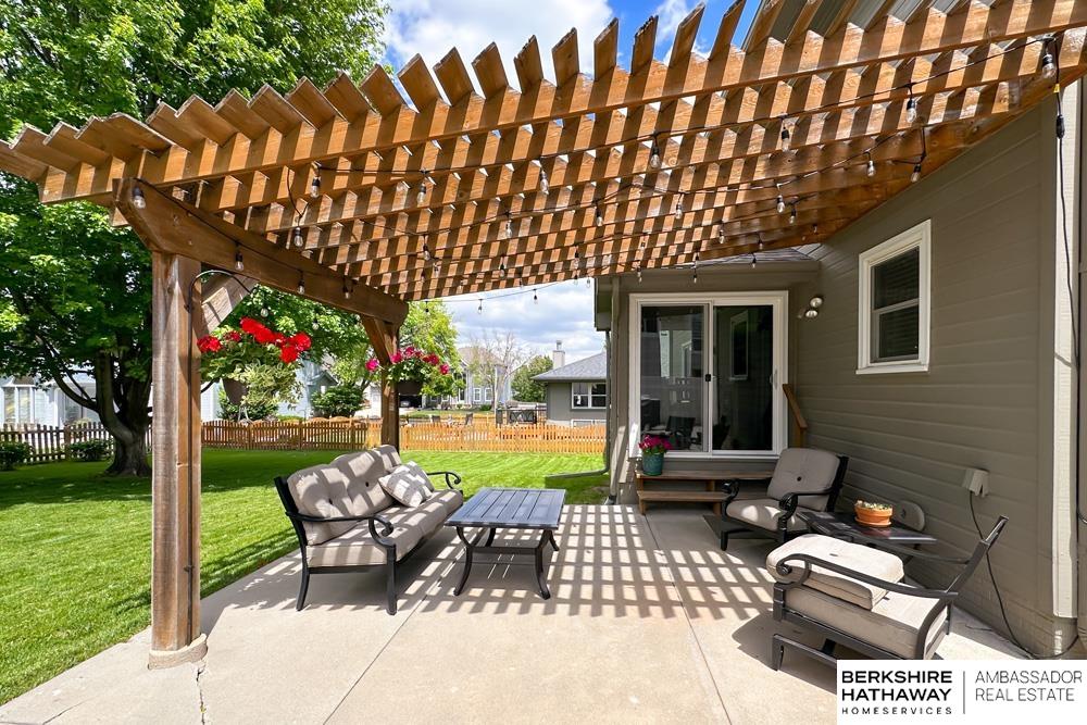 Omaha, Nebraska 68135, United States, 5 Bedrooms Bedrooms, ,2 BathroomsBathrooms,Residential,Pending,141382