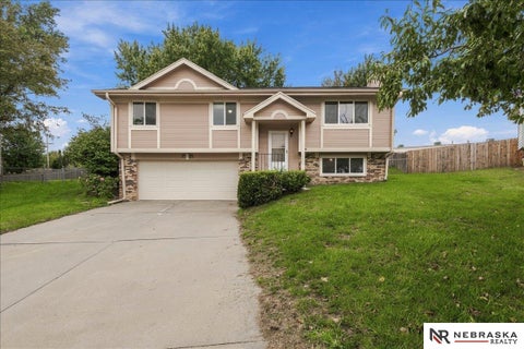Photo of 3525 W Dutchman Circle, Bellevue, NE 68123 (MLS # 22627542)