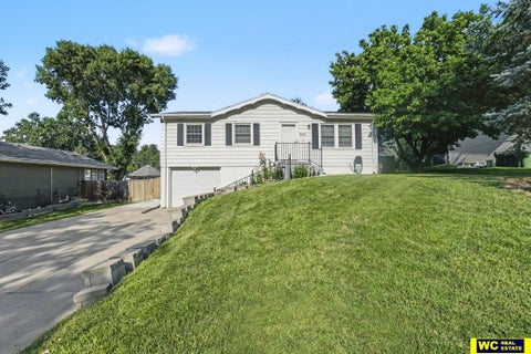 Photo of 605 N 4 Street, Bellevue, NE 68005 (MLS # 22619510)
