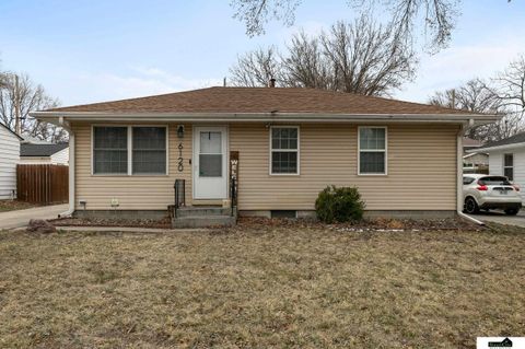 Photo of 6120 Holdrege Street, Lincoln, NE 68505 (MLS # 22608366)