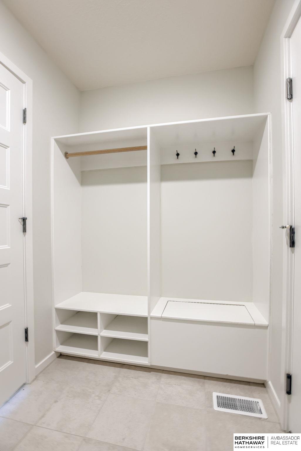 Bellevue, Nebraska 68123, United States, 4 Bedrooms Bedrooms, ,3 BathroomsBathrooms,Residential,Active,23667