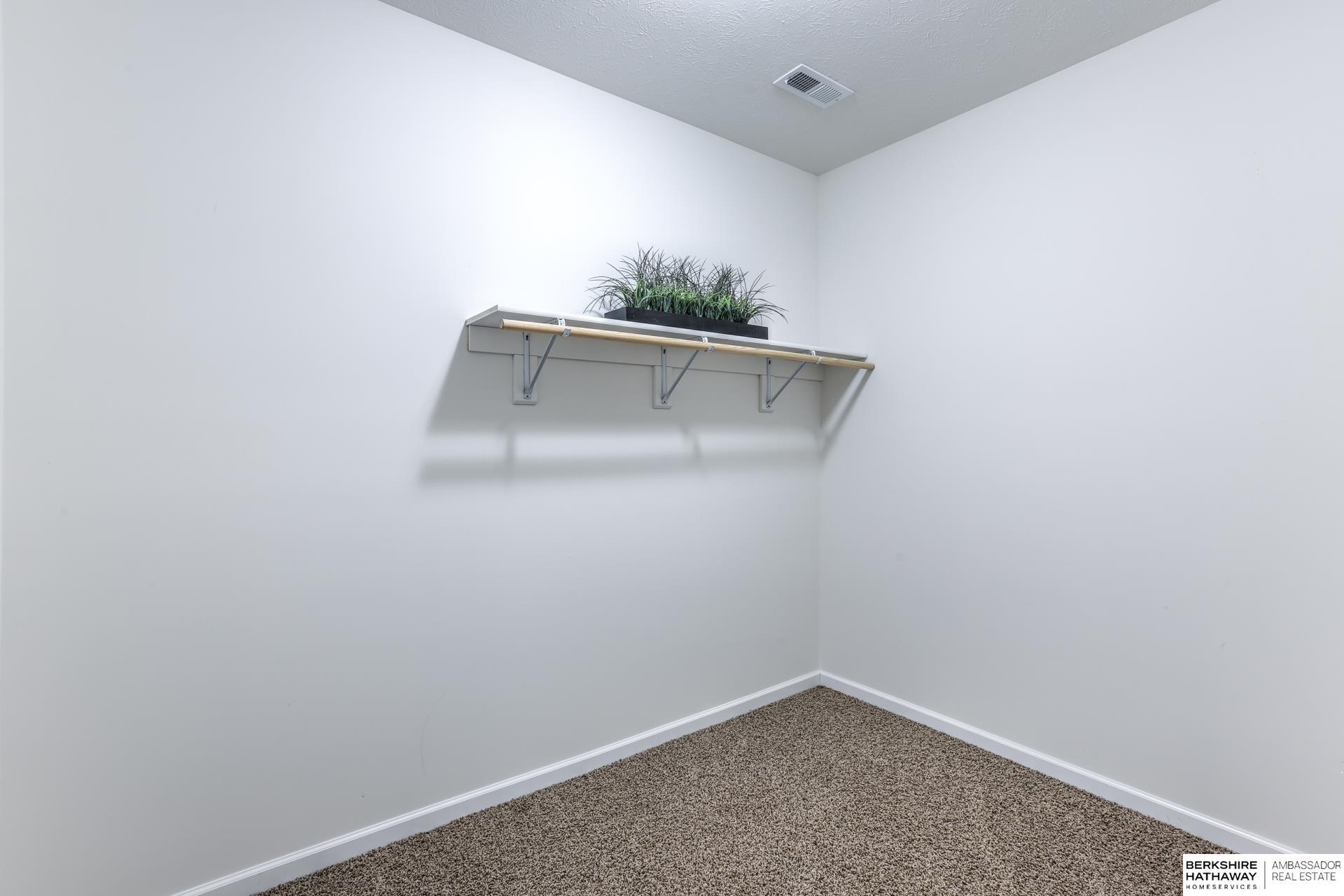 Omaha, Nebraska 68022, United States, 4 Bedrooms Bedrooms, ,3 BathroomsBathrooms,Residential,Pending,121268