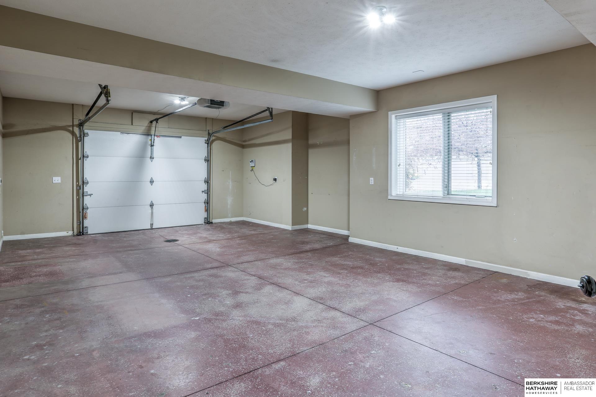 Omaha, Nebraska 68022, United States, 4 Bedrooms Bedrooms, ,3 BathroomsBathrooms,Residential,Pending,121268