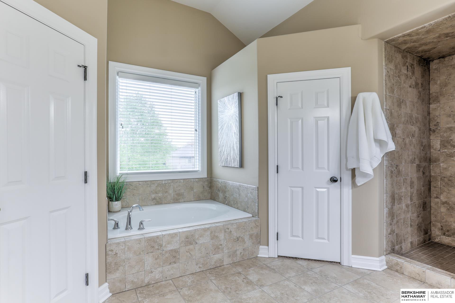 Omaha, Nebraska 68022, United States, 4 Bedrooms Bedrooms, ,3 BathroomsBathrooms,Residential,Pending,121268