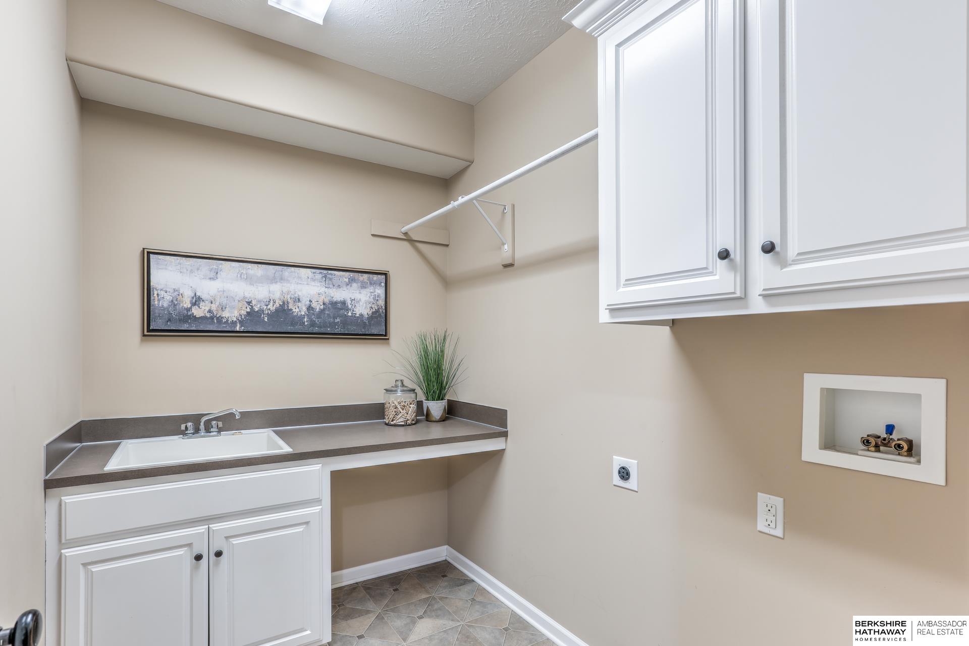 Omaha, Nebraska 68022, United States, 4 Bedrooms Bedrooms, ,3 BathroomsBathrooms,Residential,Pending,121268